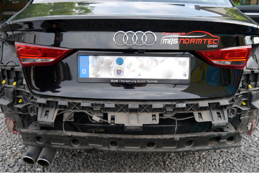Audi-Heckschaden Schritt 2: Stoßstange demontiert