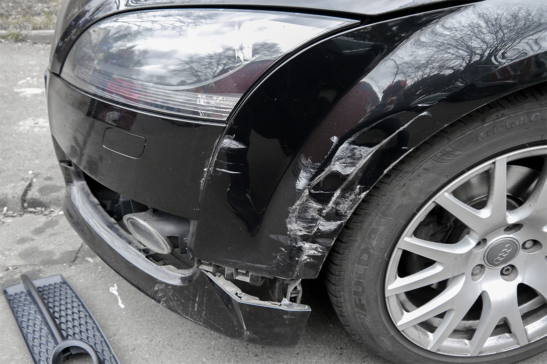 Audi mit Frontschaden nach Unfall – Kfz-Gutachten