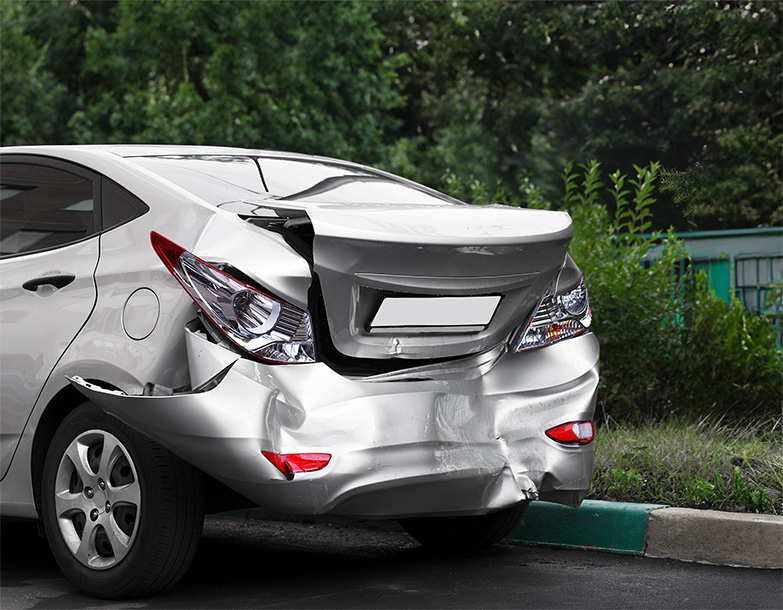 Unfallfahrzeug Toyota mit erheblichem Schaden – Unfallgutachten